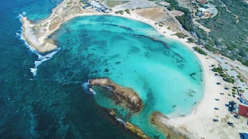 Beach nearby, white sand, beach towels, 10 beach bars