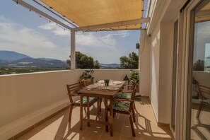 Outdoor dining - Almahen Ecological Estate in Salobreña (Salobreña)