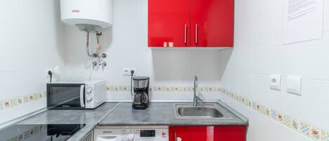Fridge, microwave, oven, coffee/tea maker