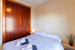 1 bedroom, internet, bed sheets