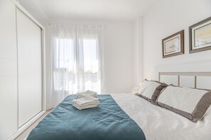 2 bedrooms, desk, iron/ironing board, travel crib - Horizonte at Nasila Beach, Mountains, and Golf (Motril)