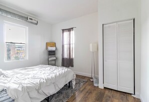 2 dormitorios, tabla de planchar con plancha, wifi y ropa de cama