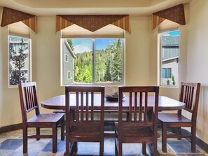 Dining - Cozy and luxurious 4-Bedroom/2.5 bath, 2-Level Townhome directly Across from Nav (Brian Head)
