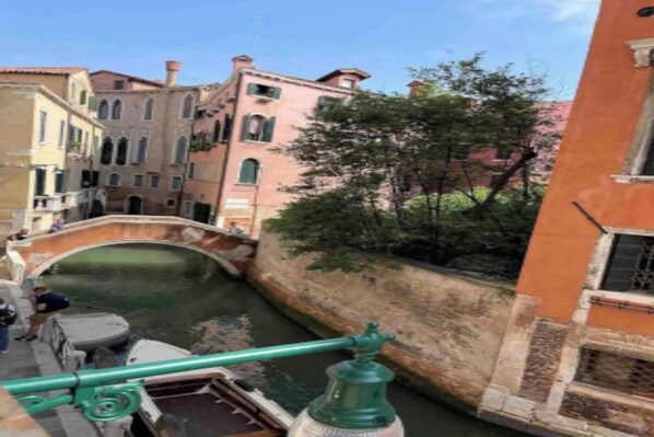 Miscellaneous - Charming Canal View Apartment in Historic Venetian Palace
(Venezia)