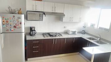 Fridge, microwave, oven, coffee/tea maker