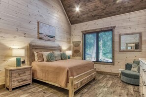 3 bedrooms, desk, travel cot, free WiFi