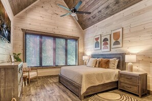 3 soverom, skrivebord, wi-fi (inkludert) og sengetøy