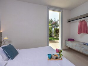 2 bedrooms, iron/ironing board, free WiFi, bed sheets - Villa Carrubo 4, Emma Villas (Ragusa)