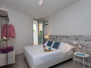 2 chambres, fer et planche à repasser, accès au Wi-Fi (inclus)