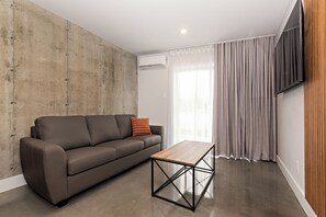 大冰箱、微波炉、炉灶、洗碗机