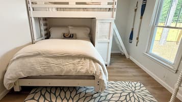 3 habitaciones, tabla de planchar con plancha, wifi y ropa de cama