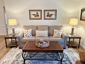 Smart TV, books, stereo