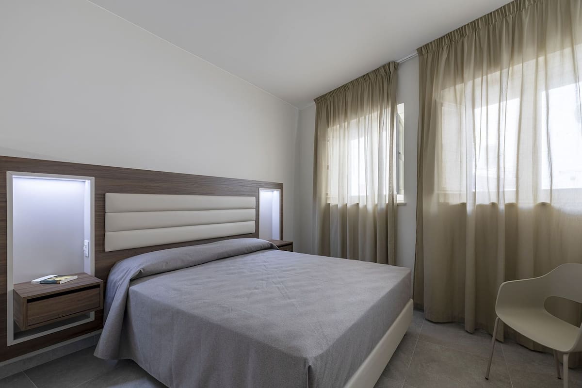 JOLANDA SEA BREEZE OSTRO | 1 quarto, cofres nos quartos, escrivaninha