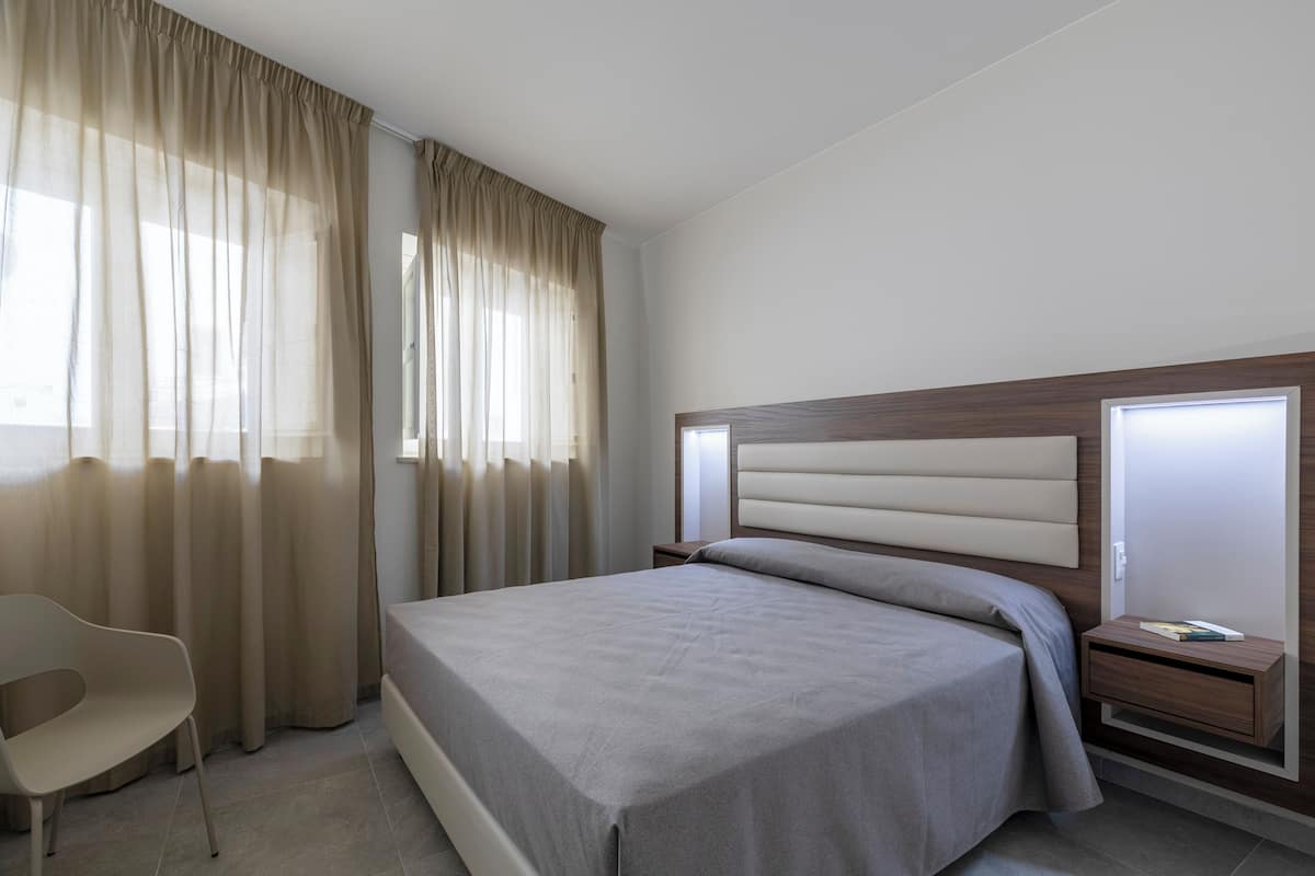 JOLANDA SEA BREEZE SCIROCCO | 1 quarto, cofres nos quartos, escrivaninha