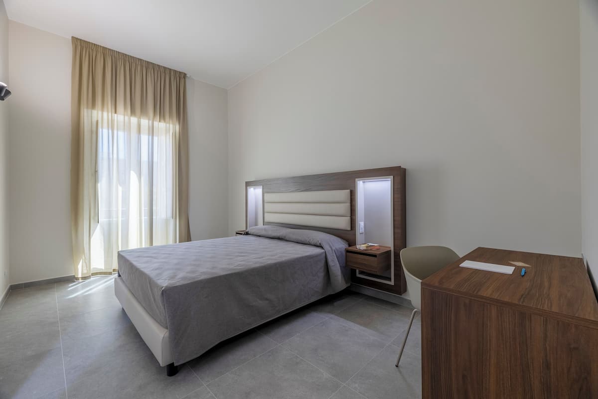 JOLANDA SEA BREEZE ZEFIRO | 1 quarto, cofres nos quartos, escrivaninha
