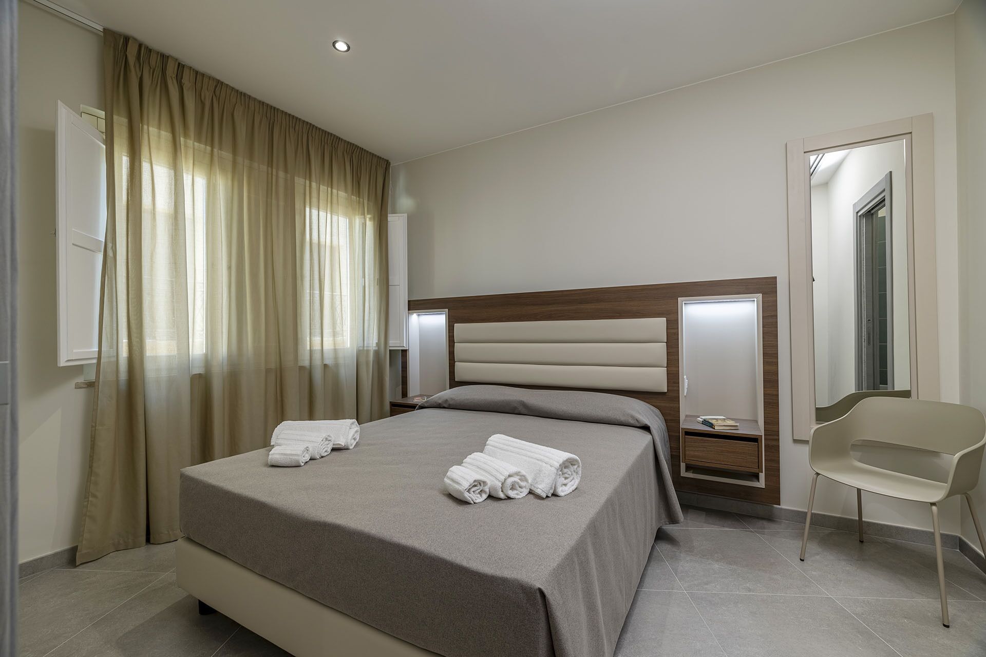 Biancheria da letto di alta qualità, una cassaforte in camera
