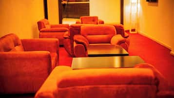 5 bars/lounges
