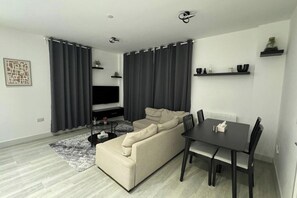 Apartamento | Área de estar | TV