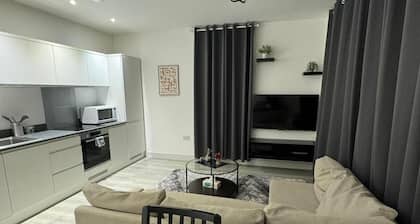 1 Bed-sleeps 4-town Centre-10 min to Ascot- Pets