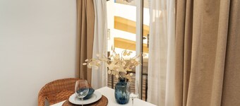 BnB Homes Bright Apartment 50 m Walk From Beach
