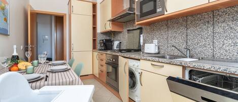 Apartment | 1 bedroom, desk, Internet