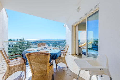 BnB Homes Apartment With Sea View 3 Terraces