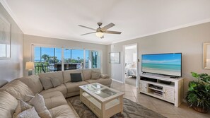 TV, books - Siesta Key Beach 2BR 2 BA Corner Condo XL Lanai and Ocean Views (Siesta Key)
