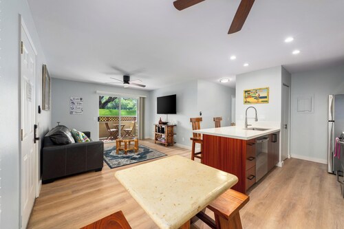 Summer Deal Kona Golf Course Vacation Condo with Pool Hot Tub Lanai