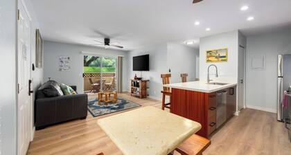 Summer Deal Kona Golf Course Vacation Condo with Pool Hot Tub Lanai