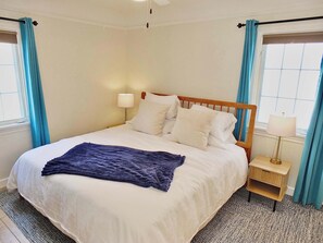 House, Multiple Beds, Patio, Garden View (Belmont Shore Beach House) | 3 bedrooms, individually decorated, individually furnished, bed sheets - Belmont Shore Beach House (Long Beach)