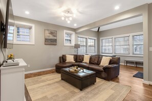 TV, video games, computer monitors - Newly renovated Spacious & Cozy 3Bd Home in Oakley (Cincinnati)