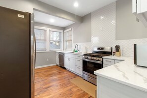 Fridge, microwave, oven, stovetop - Newly renovated Spacious & Cozy 3Bd Home in Oakley (Cincinnati)