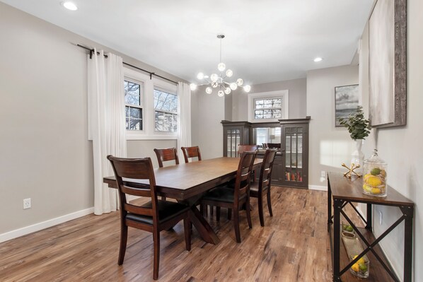 Dining - Newly renovated Spacious & Cozy 3Bd Home in Oakley (Cincinnati)