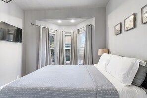 4 Schlafzimmer, Schreibtisch, Bügeleisen/Bügelbrett, Internetzugang