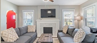 Cheerful 4-bedroom w/ first floor master