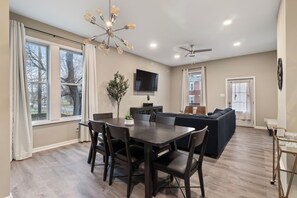 Dining - Spacious three bedroom ten min from downtown! (Cincinnati)