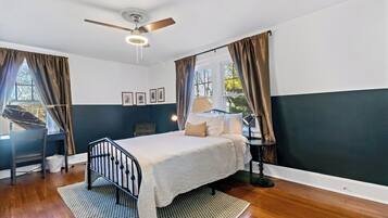2 bedrooms, desk, iron/ironing board, Internet