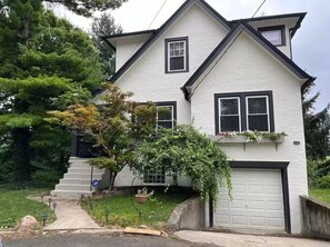 Exterior - The Green Escape in Oakley 2 bed 1 bath (Cincinnati)