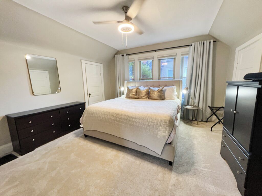 2 多间卧室、熨斗/熨衣板、上网接入、床单