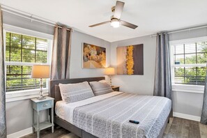 4 bedrooms, desk, iron/ironing board, free WiFi - Beautiful heated pool(shared), games, and plenty of space for the entire family! (Pensacola)