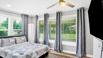 4 bedrooms, desk, iron/ironing board, free WiFi