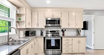 This house is a 4 bedroom(s), 2 bathrooms, located in Pensacola, FL.