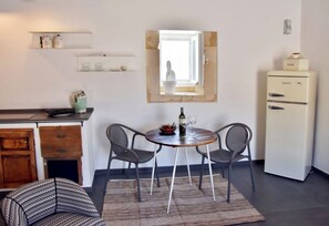 Interior - Renovated historic studio in the heart of the old town, great beaches nearby (Siracusa)