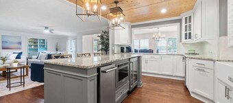 Sleeps 16, 4 Master's, Kayaks, Gaming Area + More!