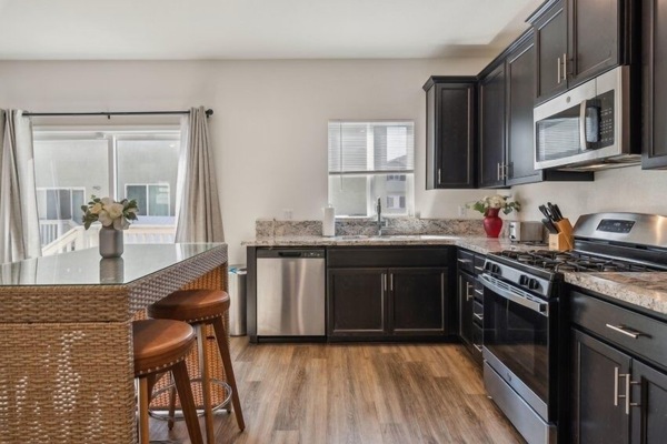 Microondas, horno, placa de cocina, lavavajillas