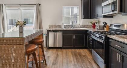 Brand new house, located of I-4, with easy access to the Valley and the Bay.