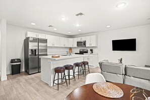 Fridge, microwave, oven, dishwasher - Chic  & Central 3BR | Mins to Downtown (West Palm Beach)