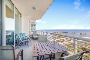 屋外ダイニングエリア