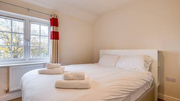 2 bedrooms, iron/ironing board, free WiFi, bed sheets