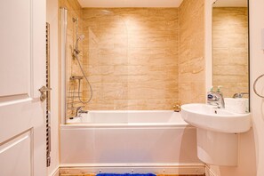 Bruser, hårtørrer, håndklæder, Shampoo